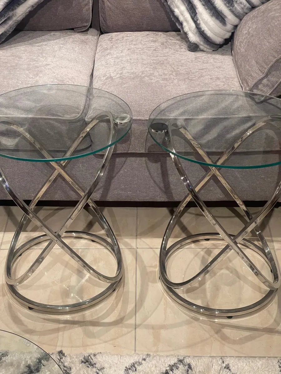 Glass table - Image 1