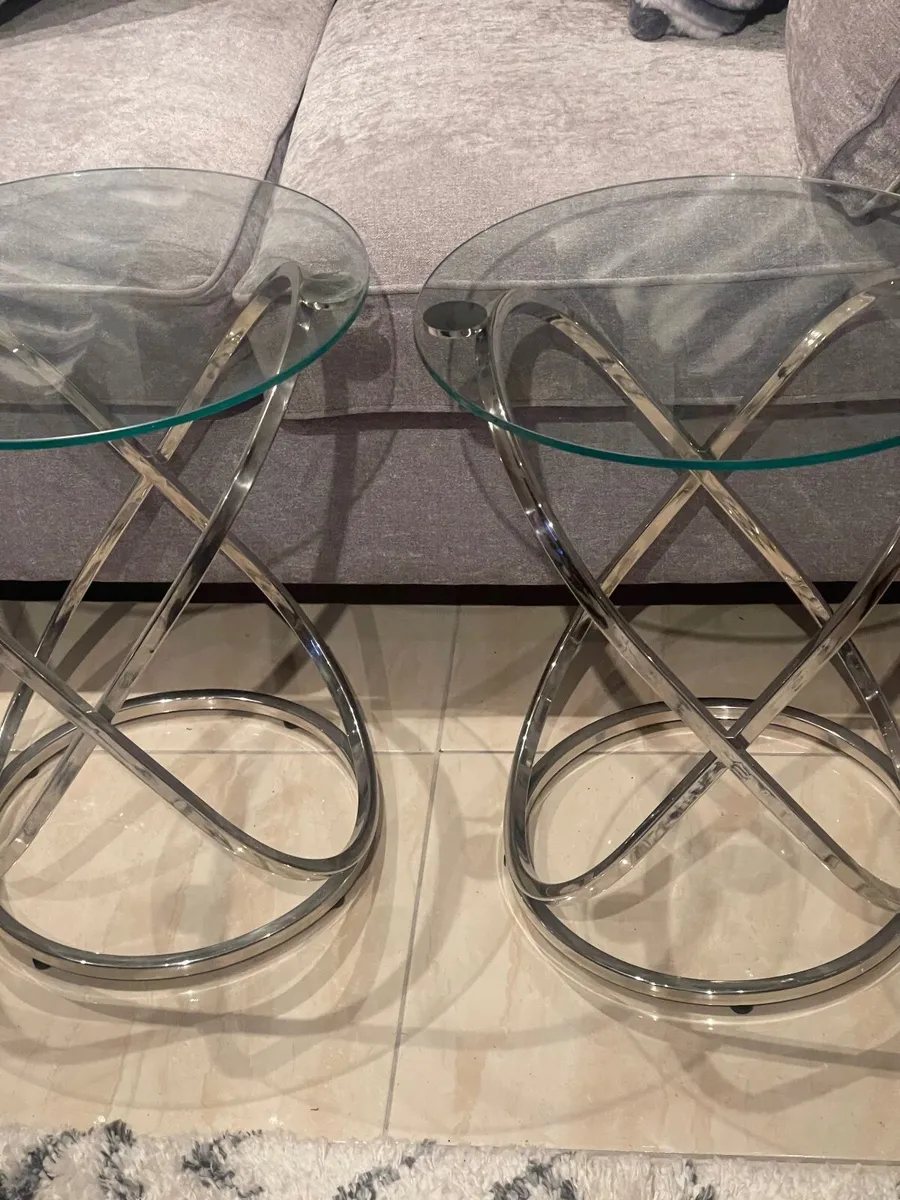 Glass table - Image 2