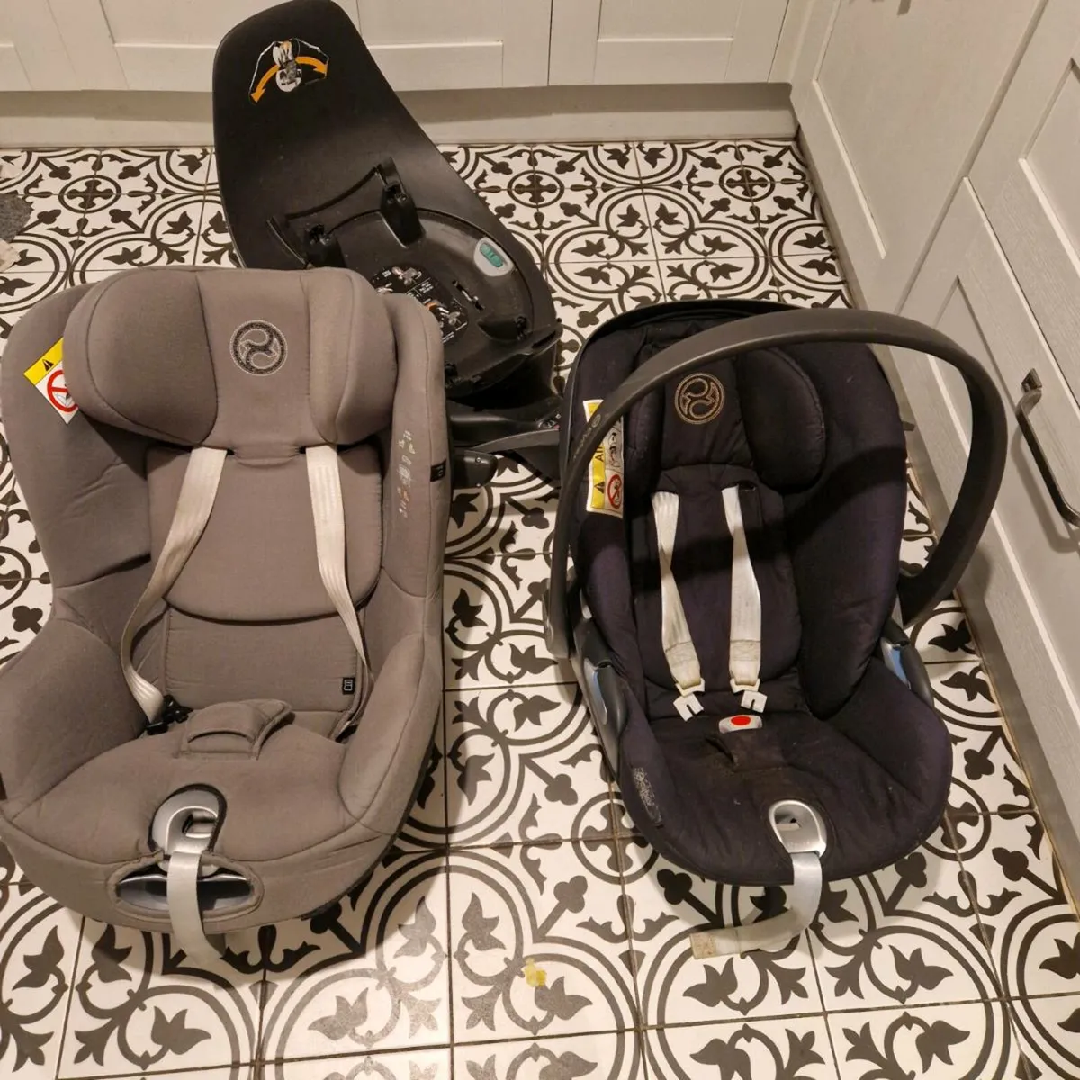 Cloud Z baby seat, sirona T car seat and base - Image 1