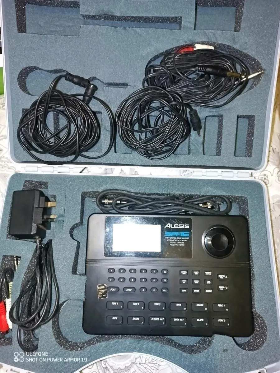 Alisis SR16 drum machine - Image 1