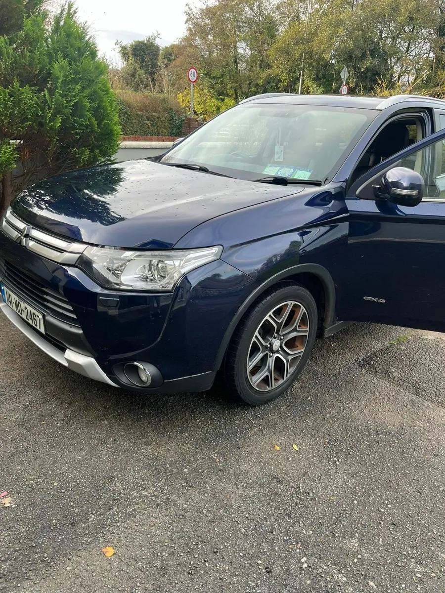 7 seater Automatic Mitsubishi Outlander 2014 - Image 1