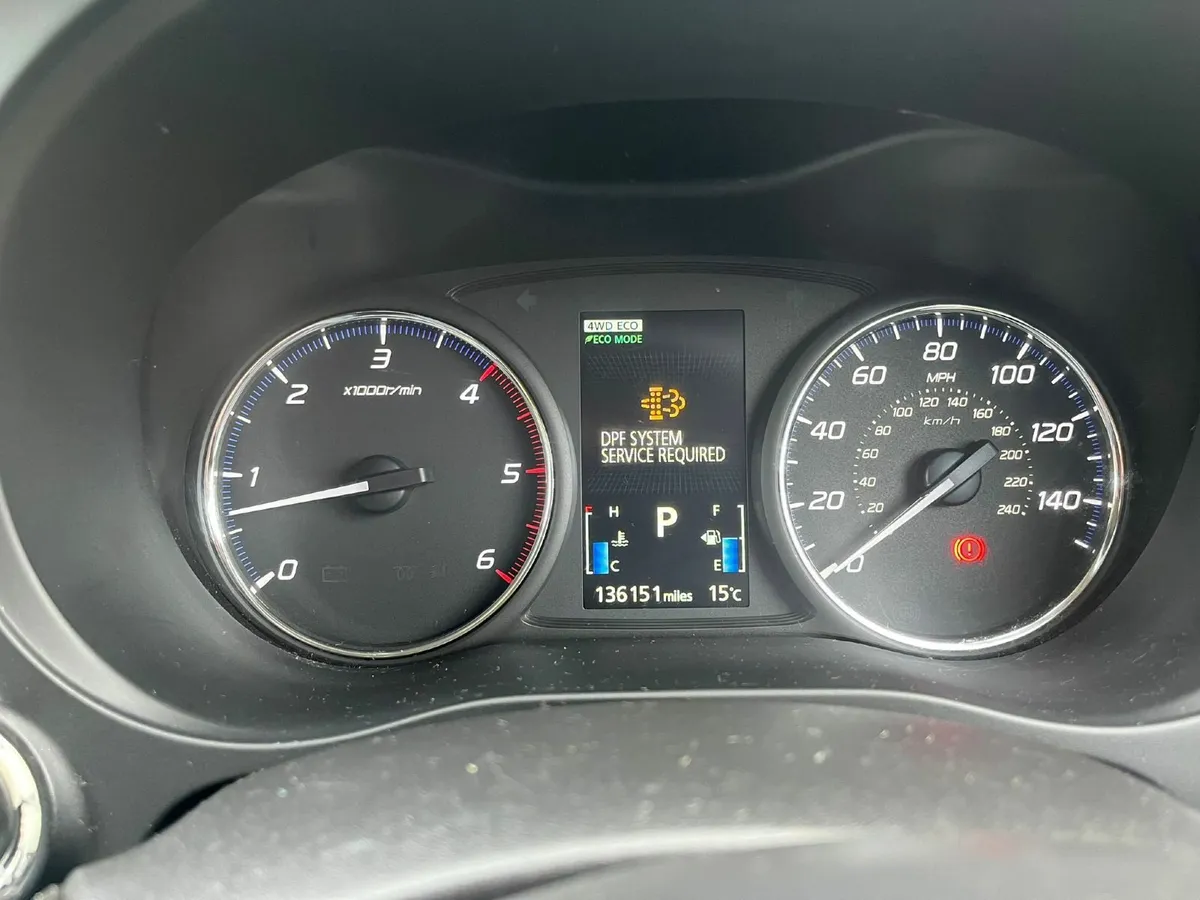 7 seater Automatic Mitsubishi Outlander 2014 - Image 2