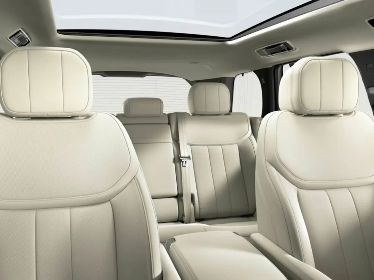 Land Rover Range Rover HSE 460bhp - *** Available - Image 3