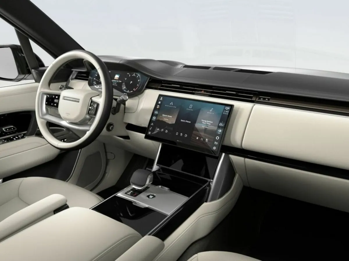 Land Rover Range Rover HSE 460bhp - *** Available - Image 4