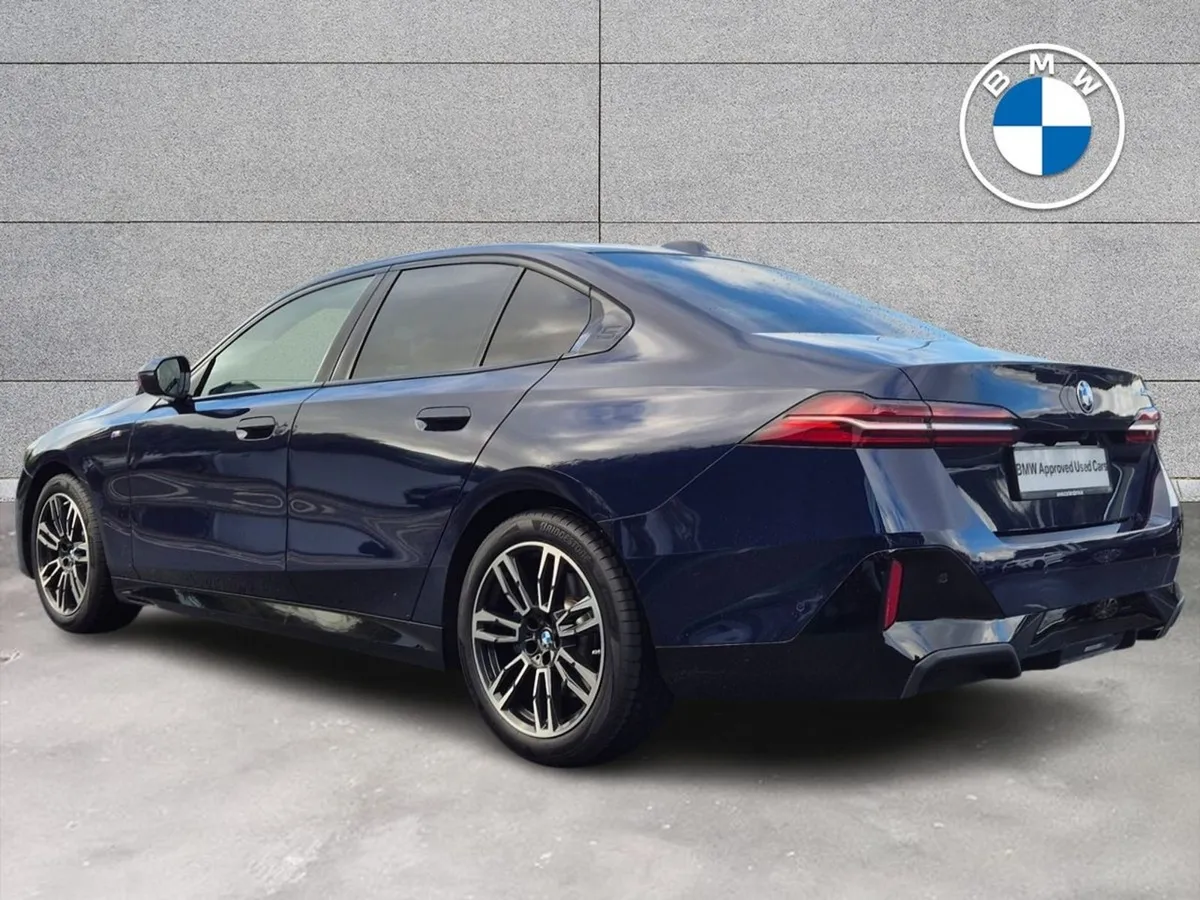 BMW 5 Series 520i M Sport Saloon - Image 3