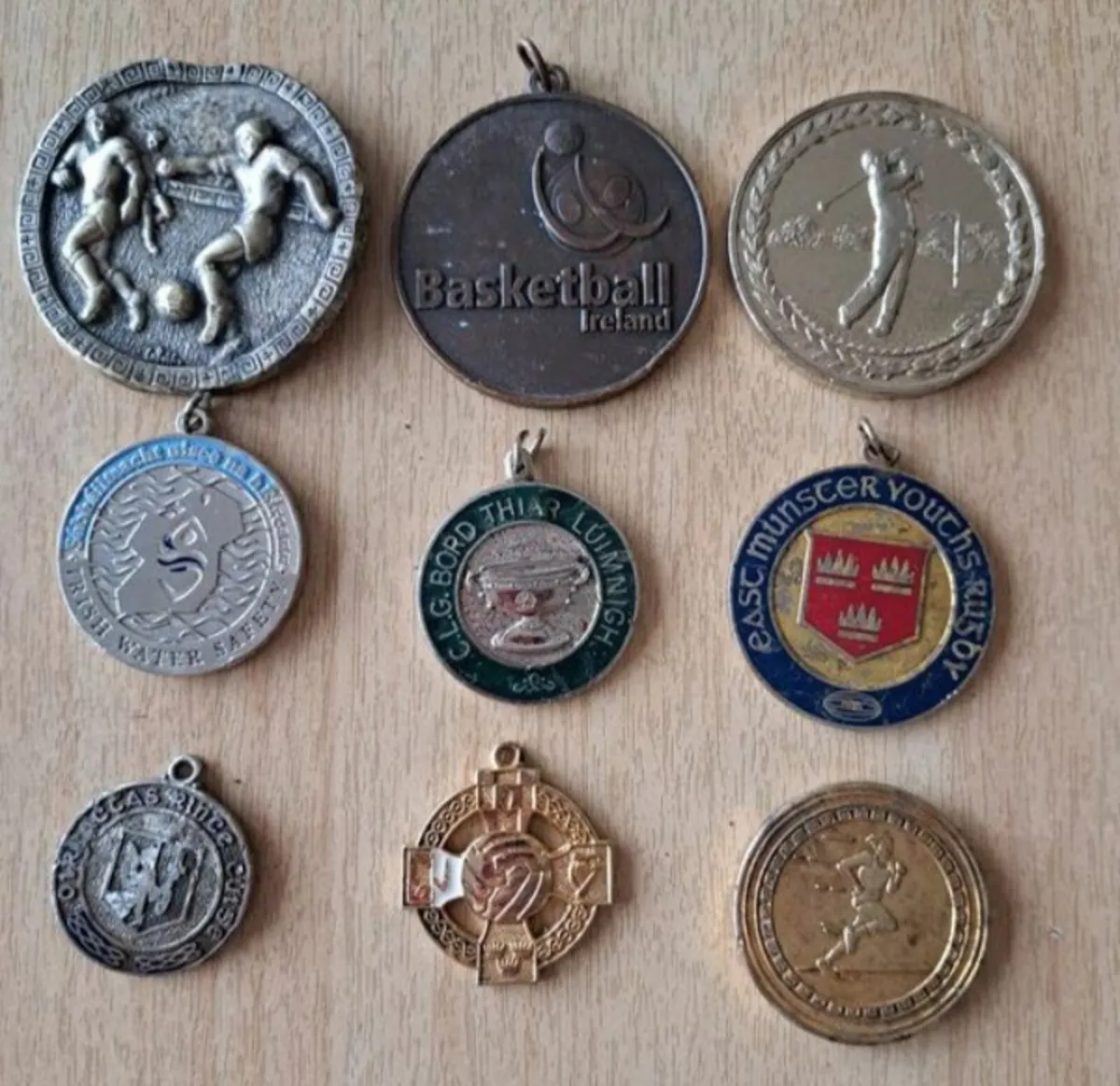 9 OLD VINTAGE MEDELS