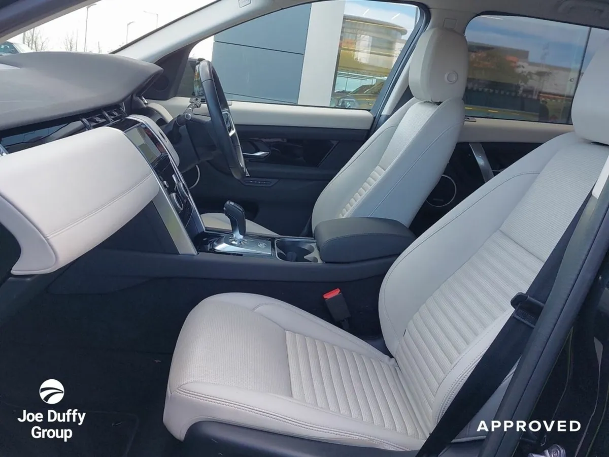 Land Rover Discovery Sport P300 SE 1.5 PHEV Auto - Image 4