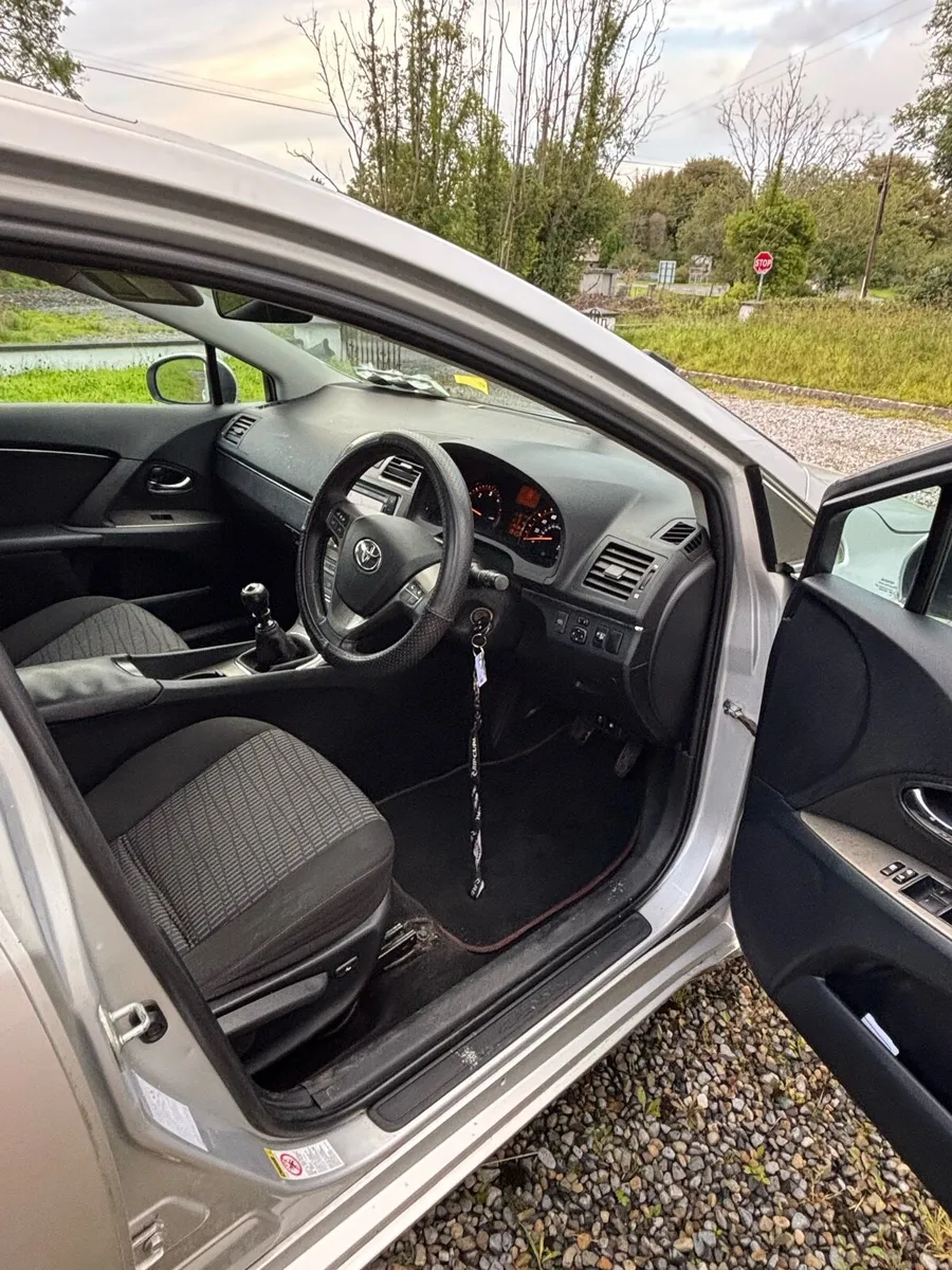 Toyota avensis - Image 4
