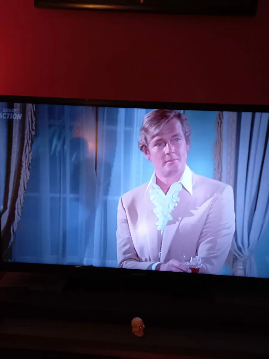 Tumble dryer and TV - Image 3