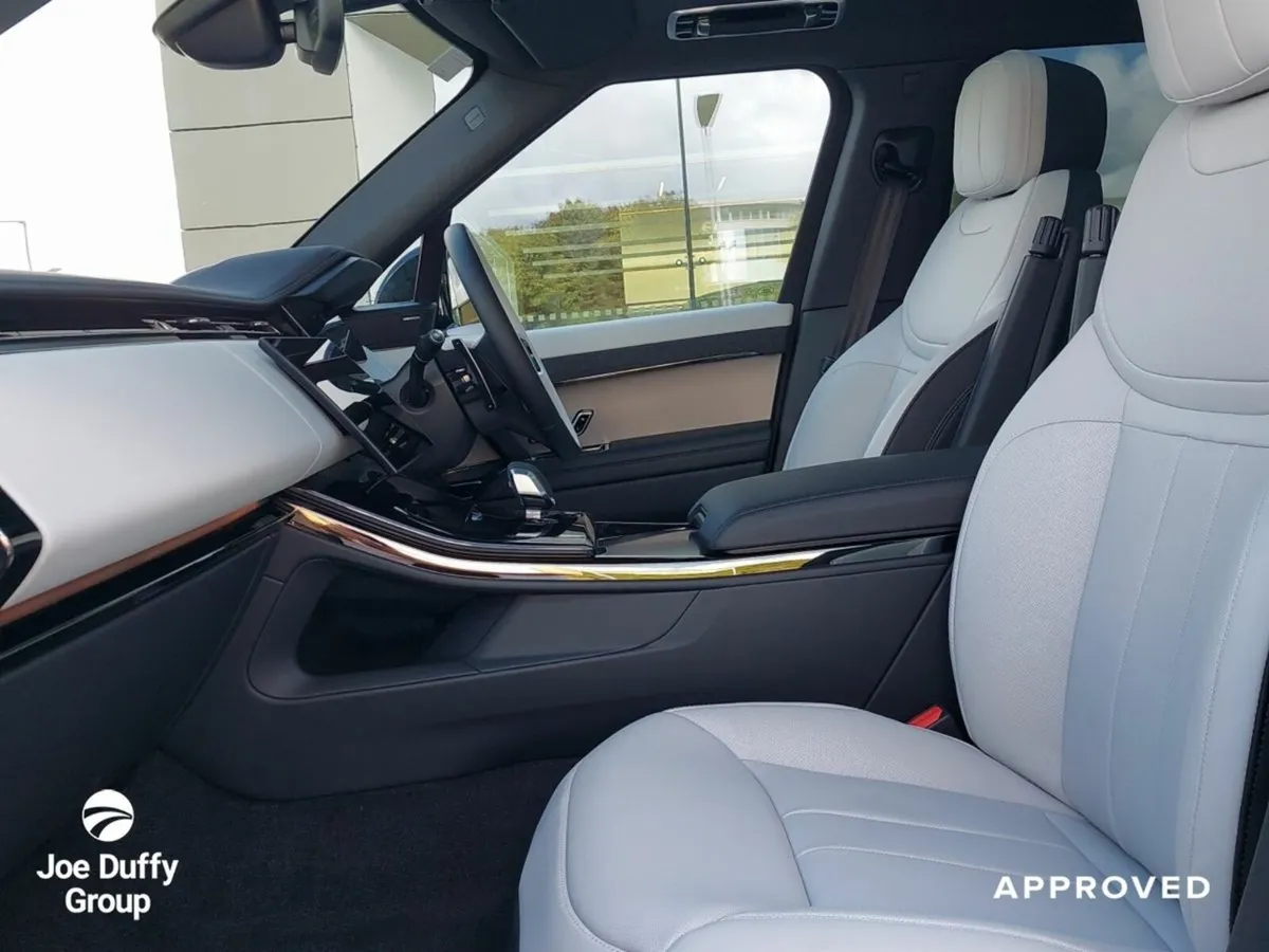 Land Rover Range Rover Sport 3.0 Dynamic SE PHEV * - Image 4