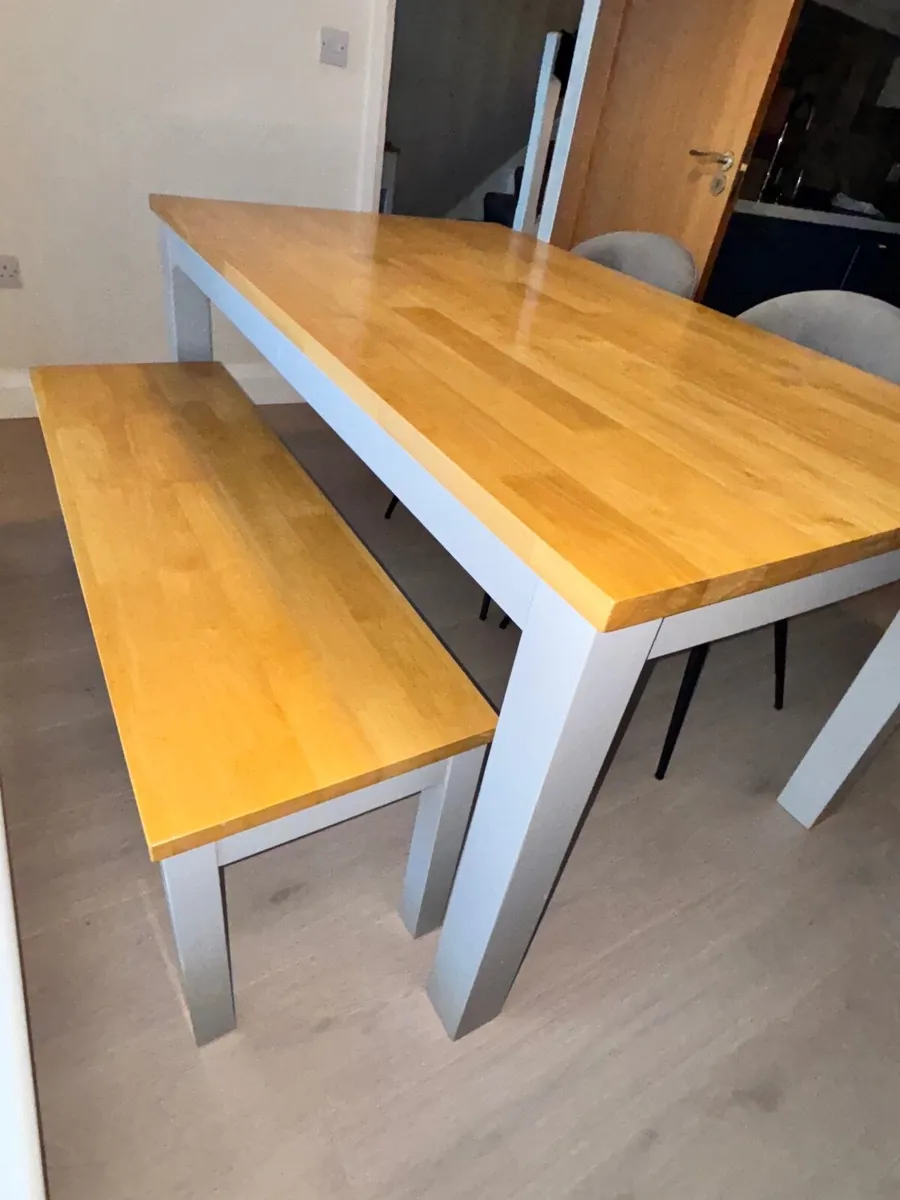 Table, bench and chairs - Image 1