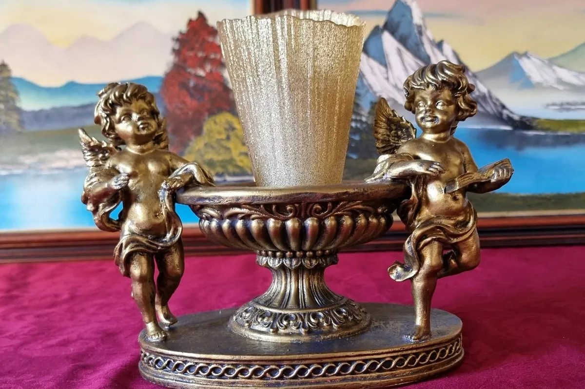 Cherub Golden Pedestal Holder With Murano Candle - Image 4