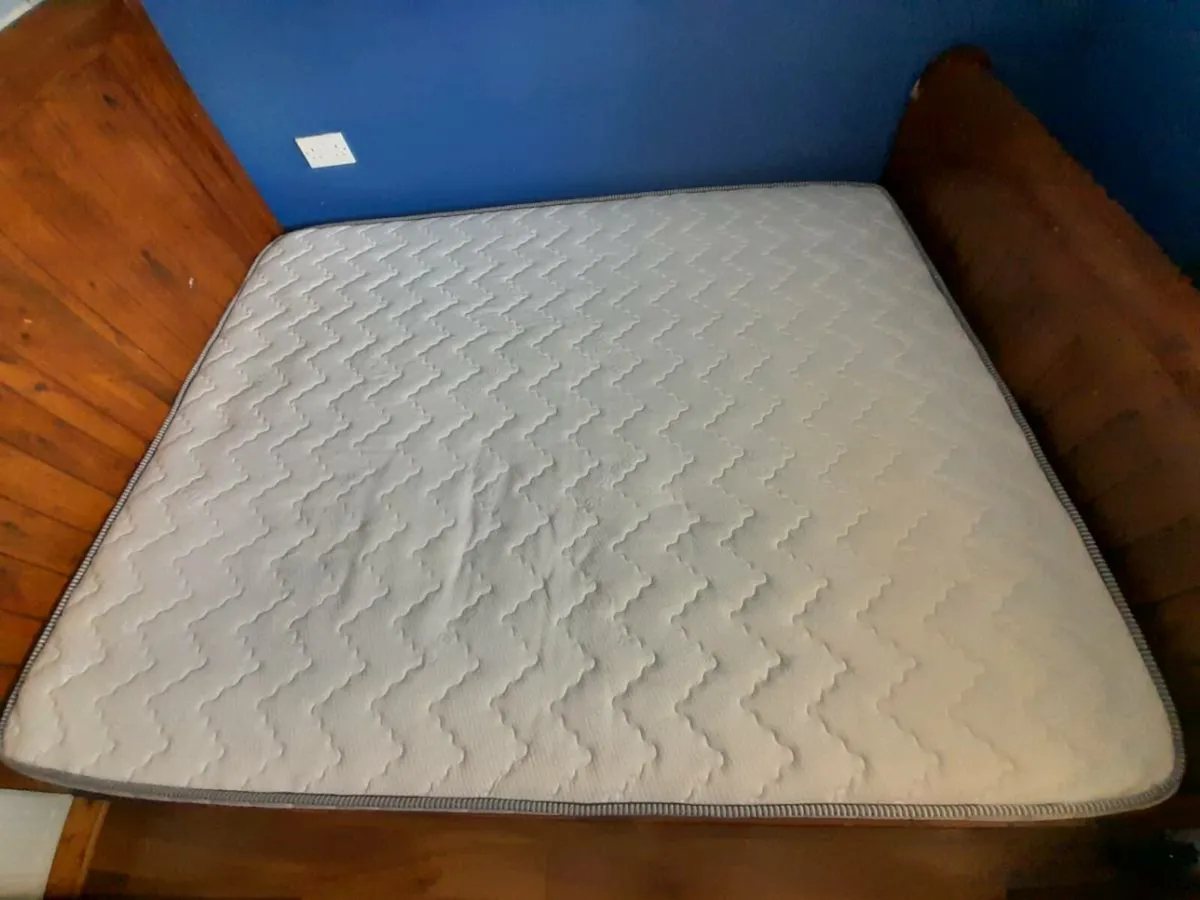 Brand new few weeks old mattress (king size) - Image 1