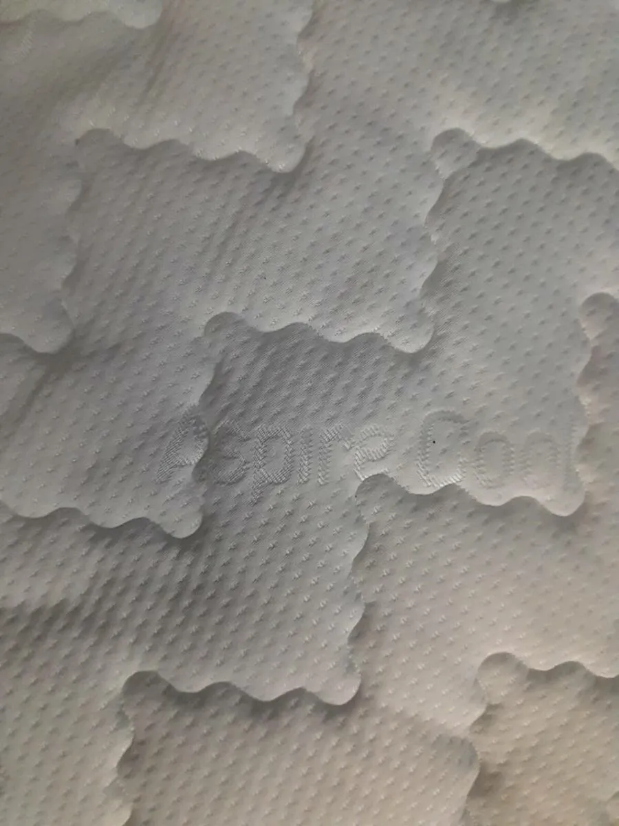 Brand new few weeks old mattress (king size) - Image 2