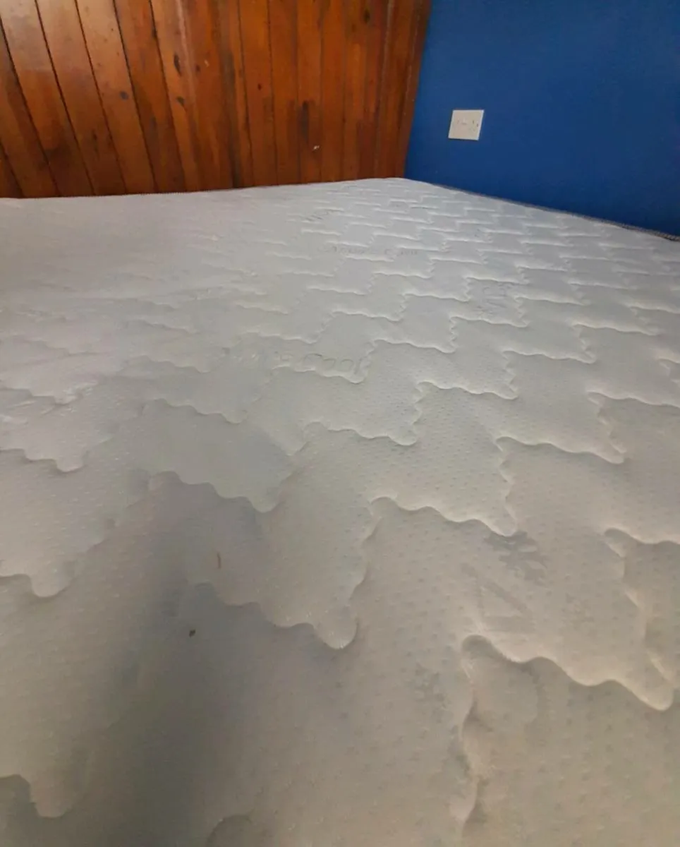 Brand new few weeks old mattress (king size) - Image 3