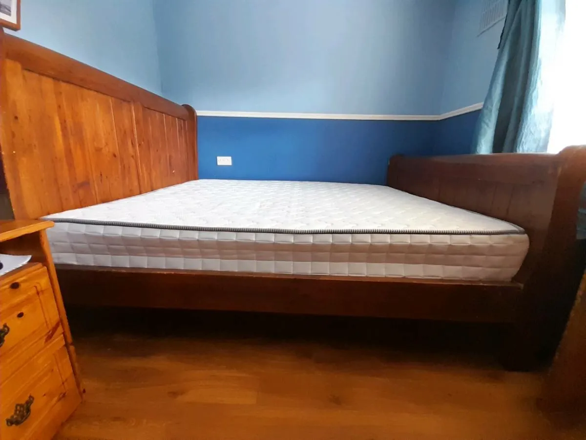 Brand new few weeks old mattress (king size) - Image 4