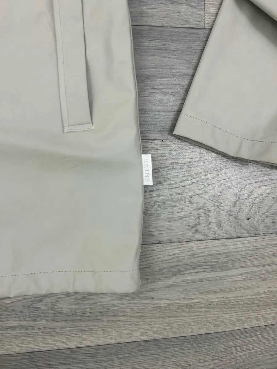 Rains Waterproof Rain Jacket Mens S/M - Image 3