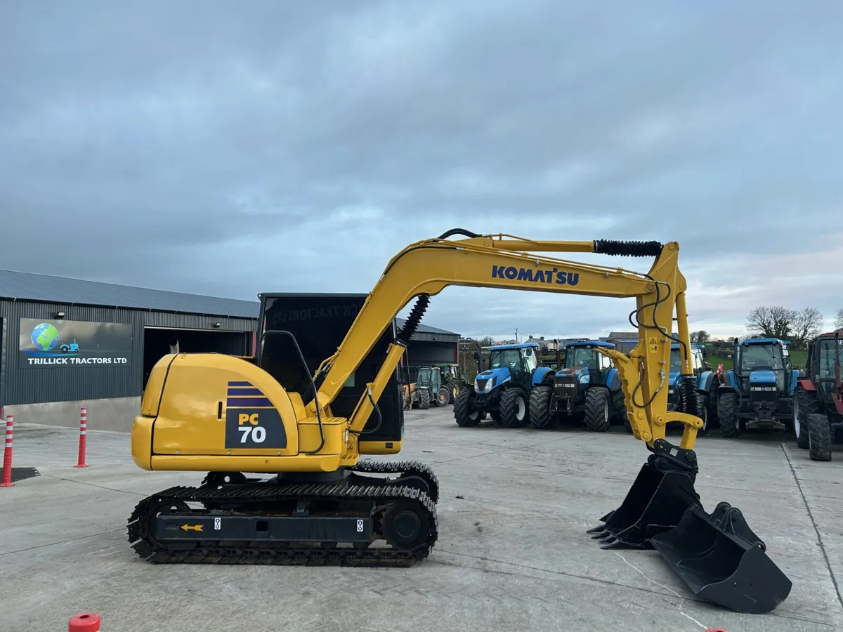 Komatsu PC 70-8, C/W Thumb Grab, Hitch + 2 Buckets - Image 1