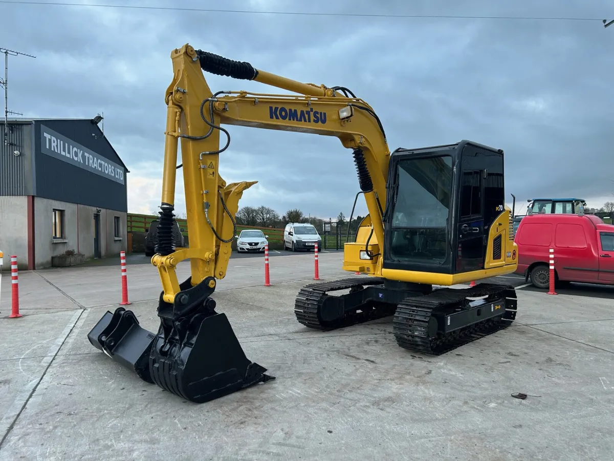 Komatsu PC 70-8, C/W Thumb Grab, Hitch + 2 Buckets - Image 4