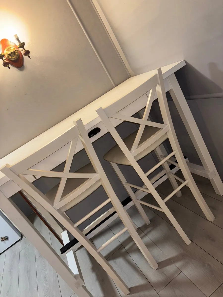 High table and two stools - Image 4
