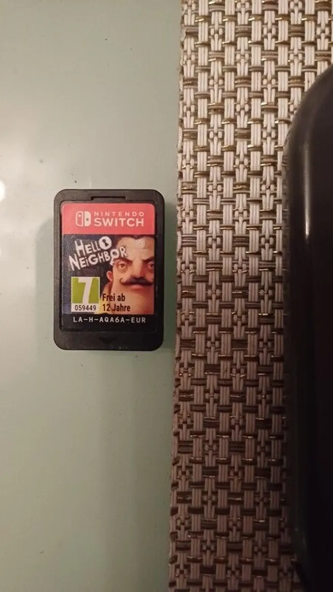 nendido switch grey 32 gb plus hello neighbour - Image 1