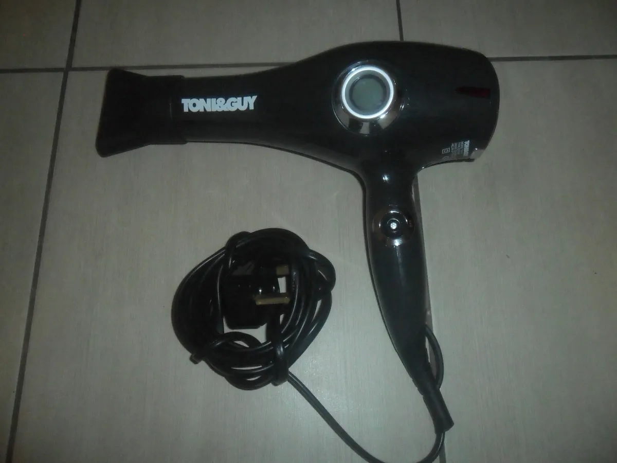 Toni & Guy hair dryer, in very great condition - Image 1