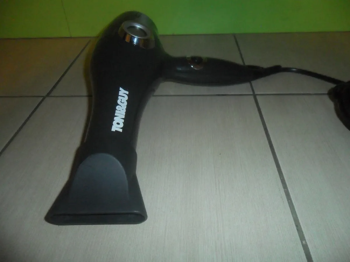 Toni & Guy hair dryer, in very great condition - Image 3