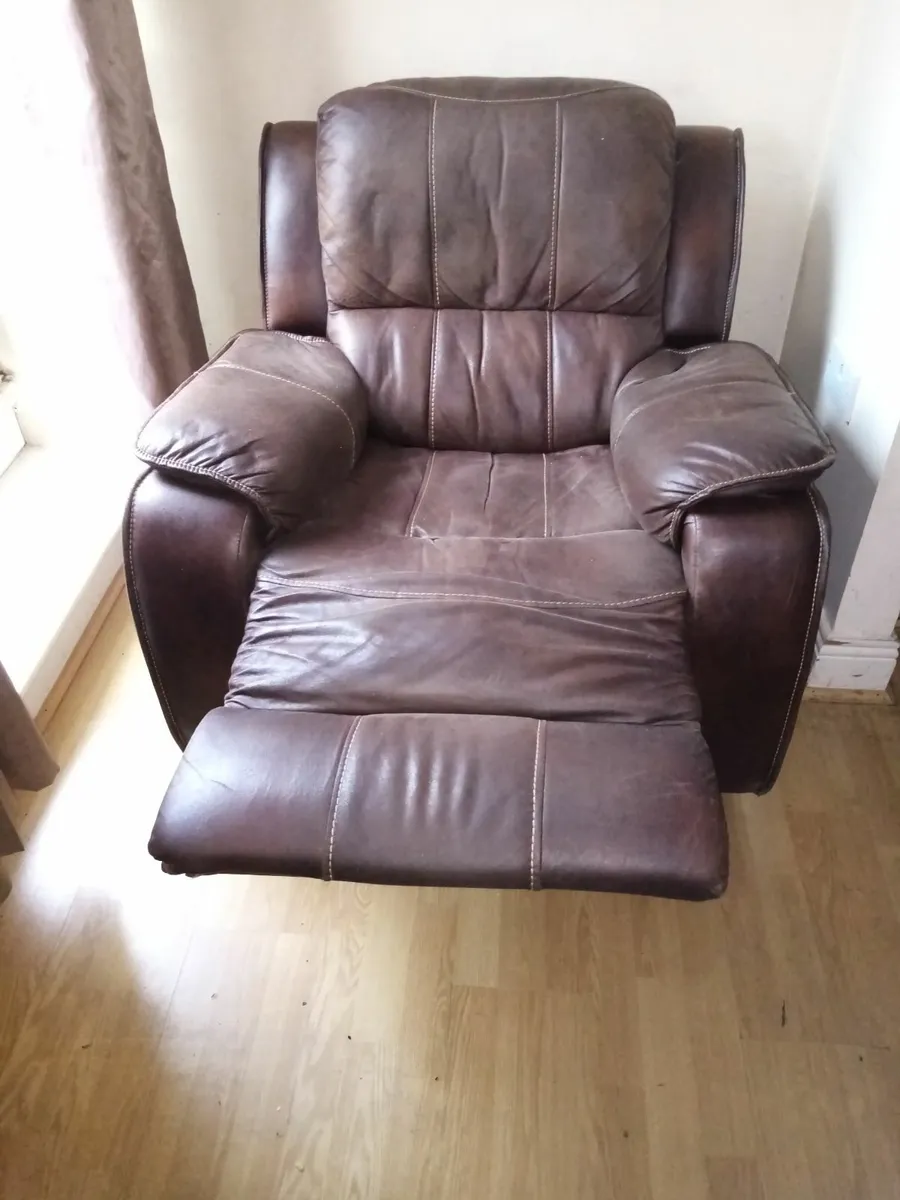 Leather recliner (brown) - Image 2