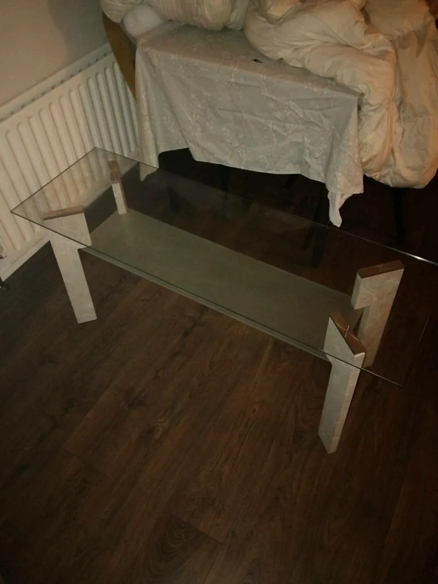 Glass table - Image 1