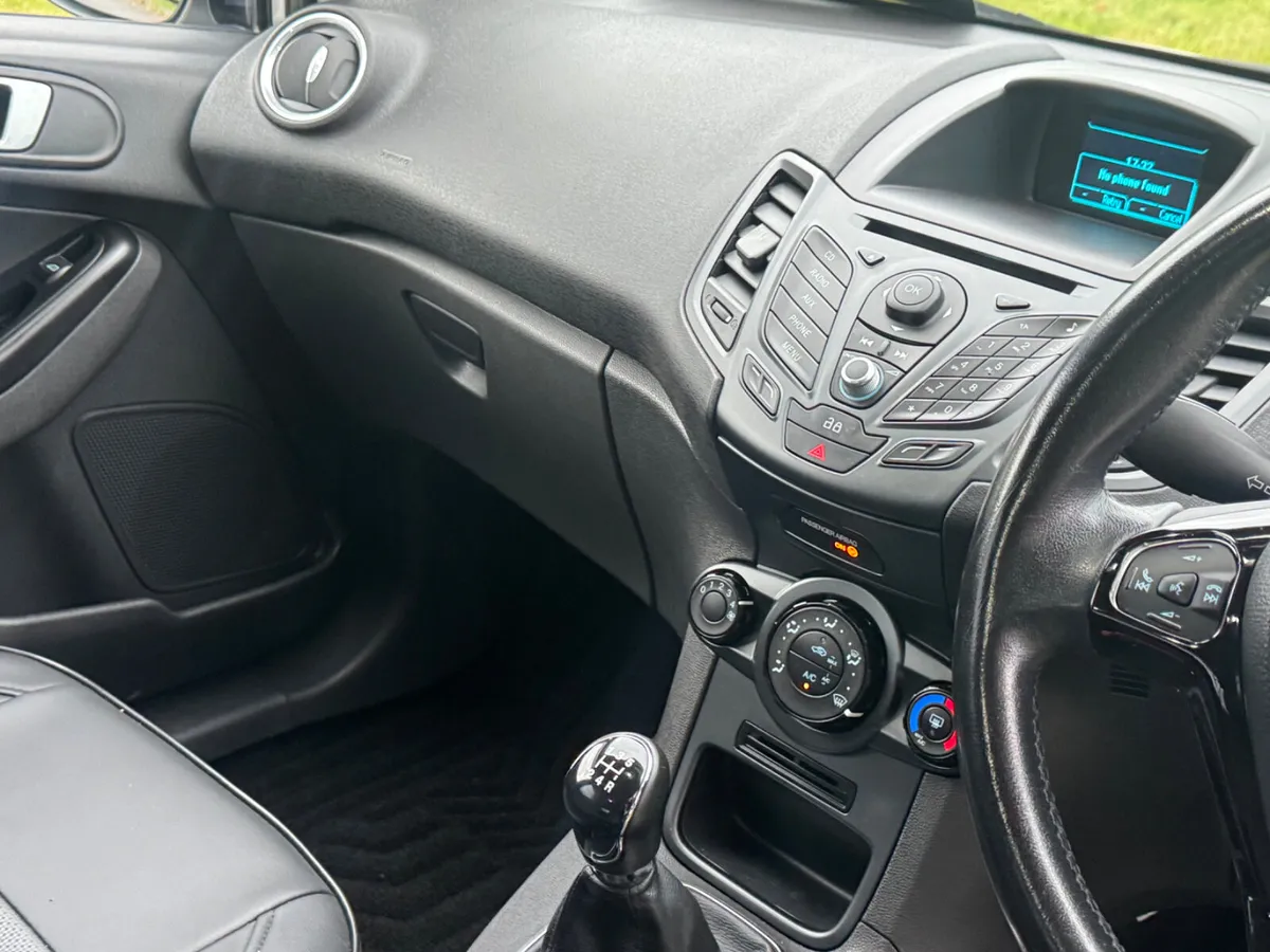 Ford Fiesta 2014 petrol - Image 4