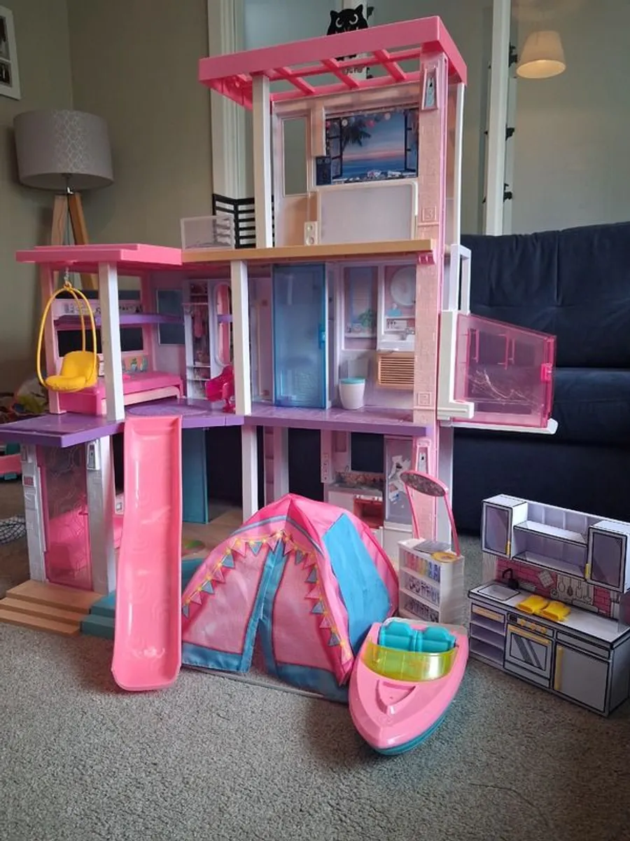 Barbie Dream House and Accessories - Image 4