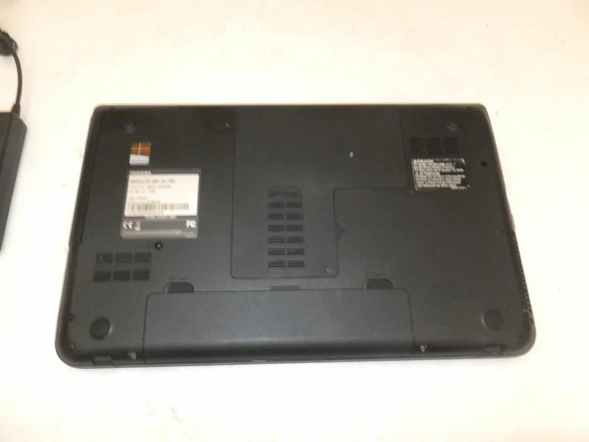 Toshiba laptop - Image 2