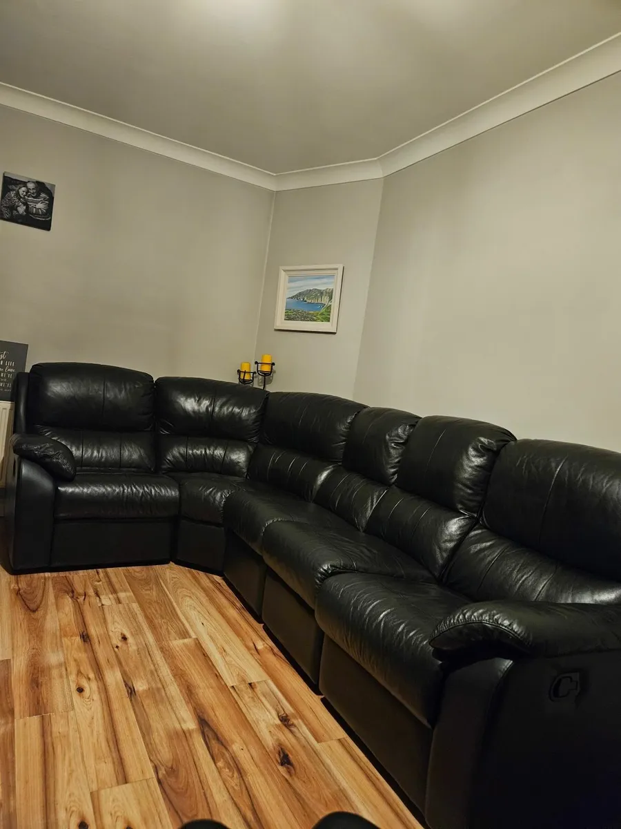 Proper leather corner Sofa - Image 1