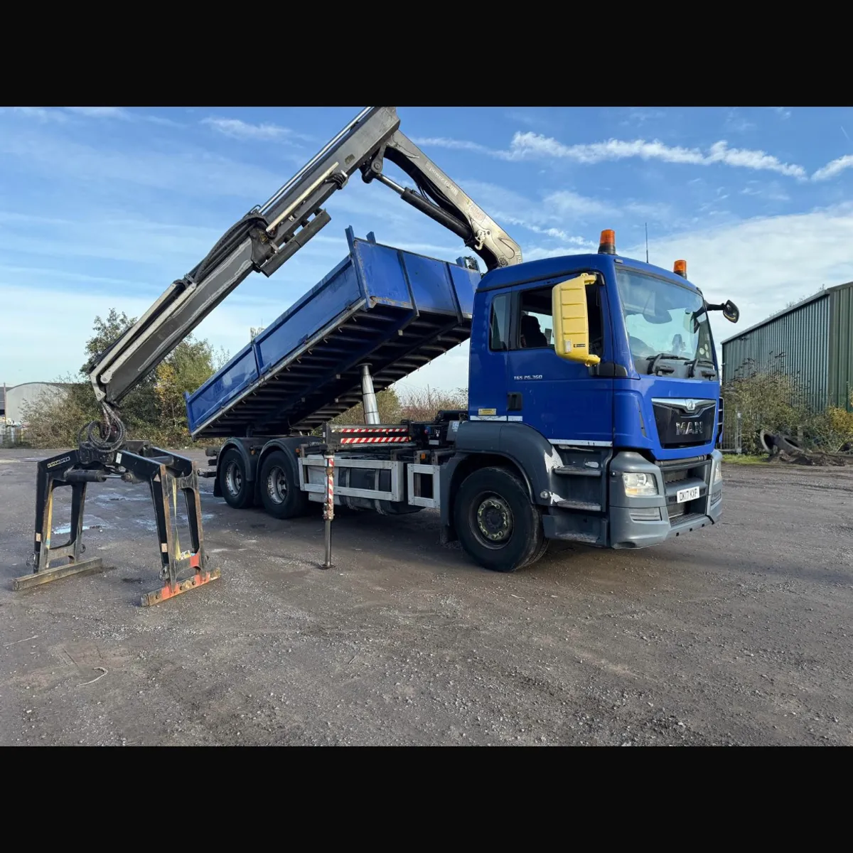 Man 6x4 Crane Tipper - Image 1