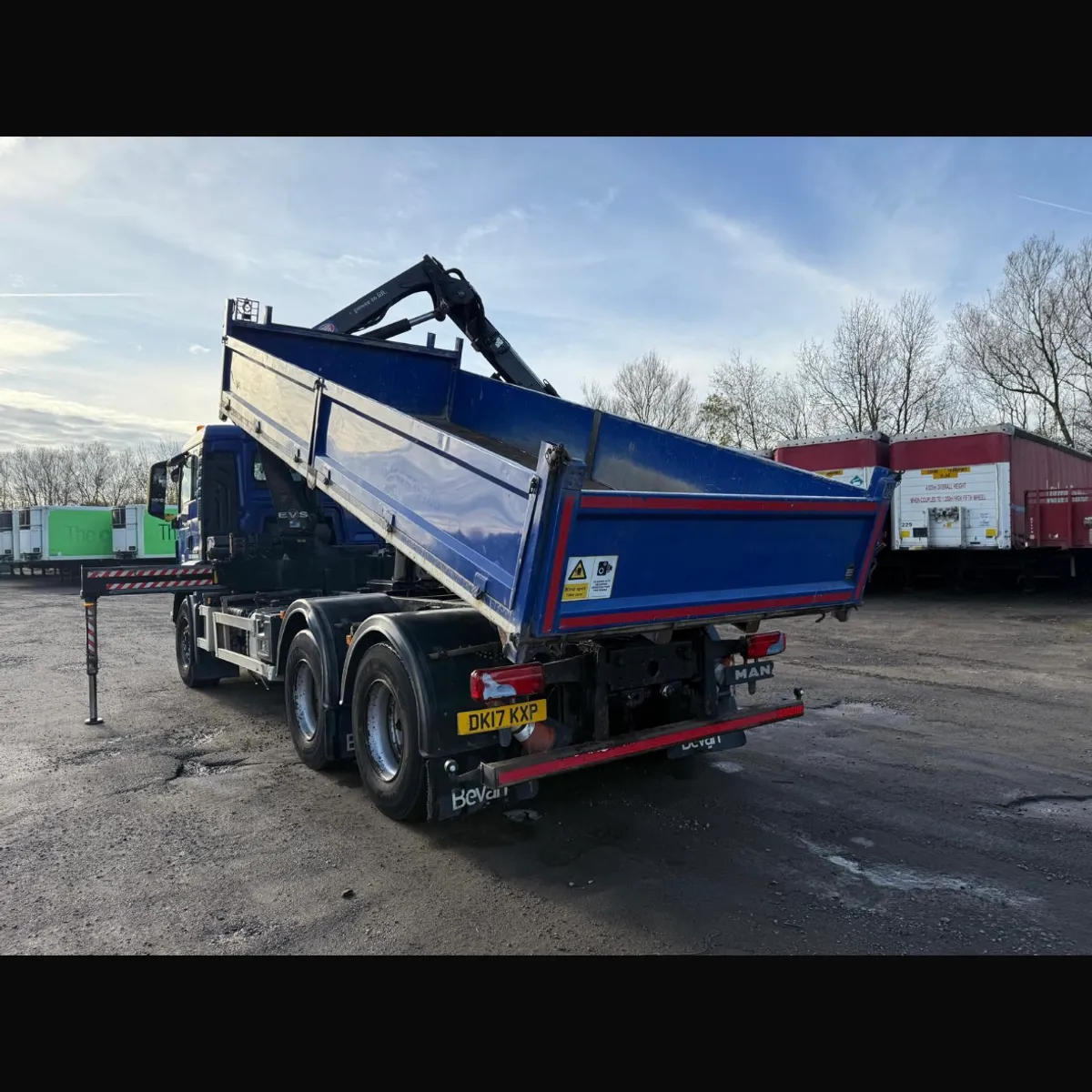 Man 6x4 Crane Tipper - Image 3