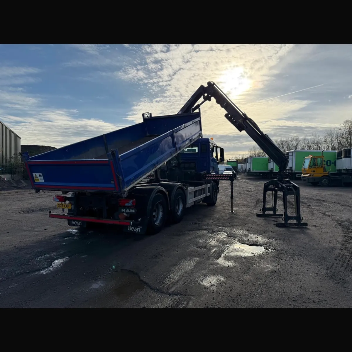 Man 6x4 Crane Tipper - Image 4