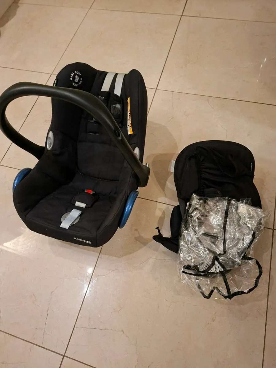 Maxi Cosi Car Seat (FREE) - Image 4