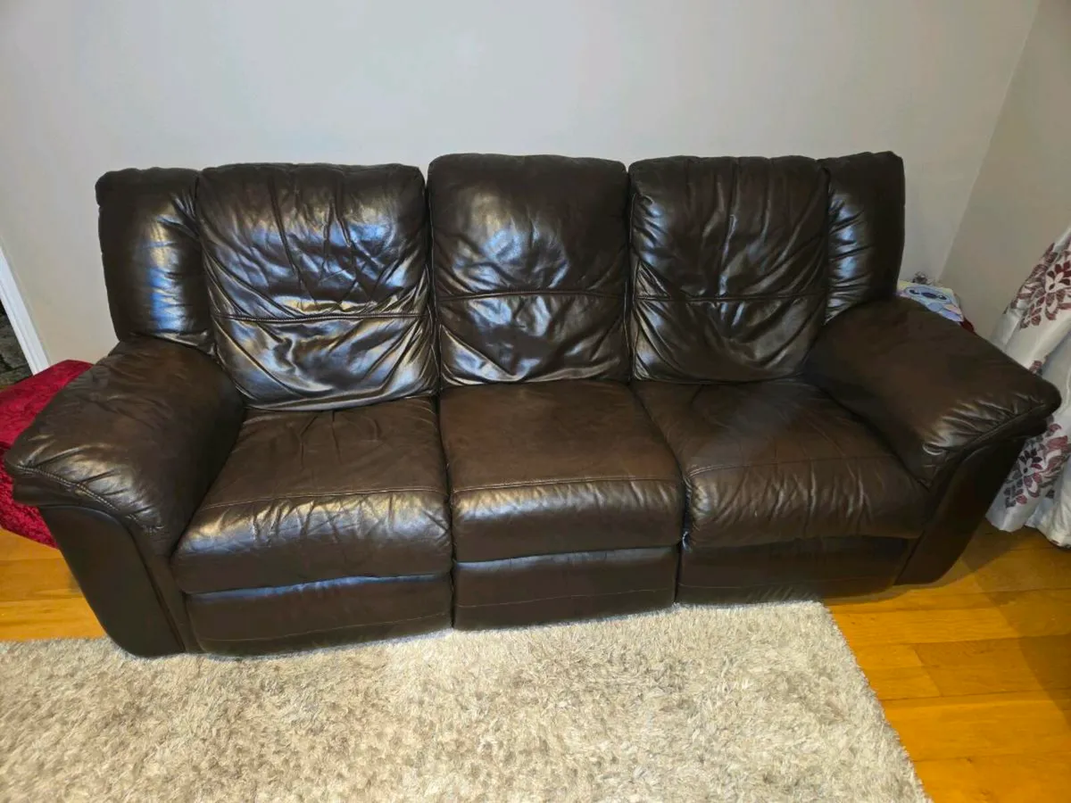 Leather couches 3 2 1 - Image 1