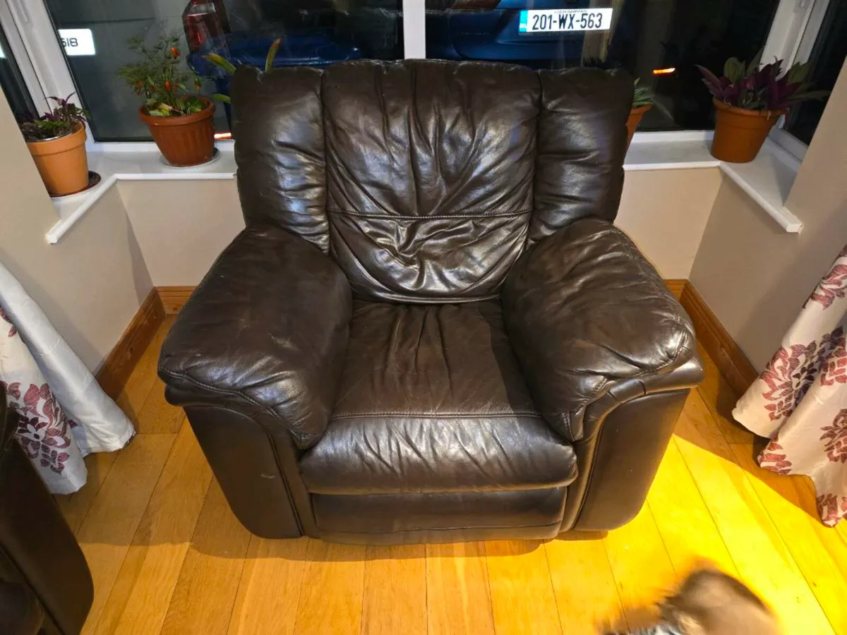 Leather couches 3 2 1 - Image 4