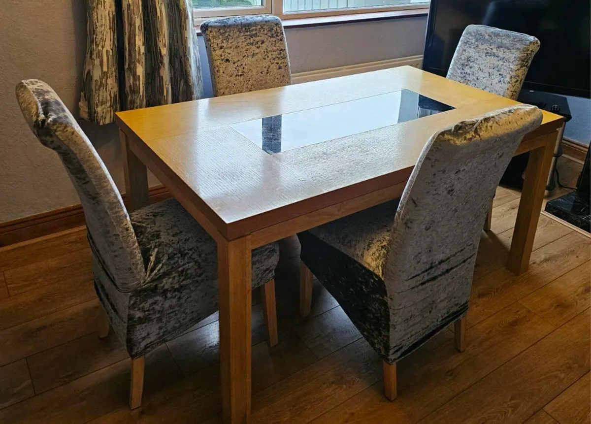 Dining Table & Chairs