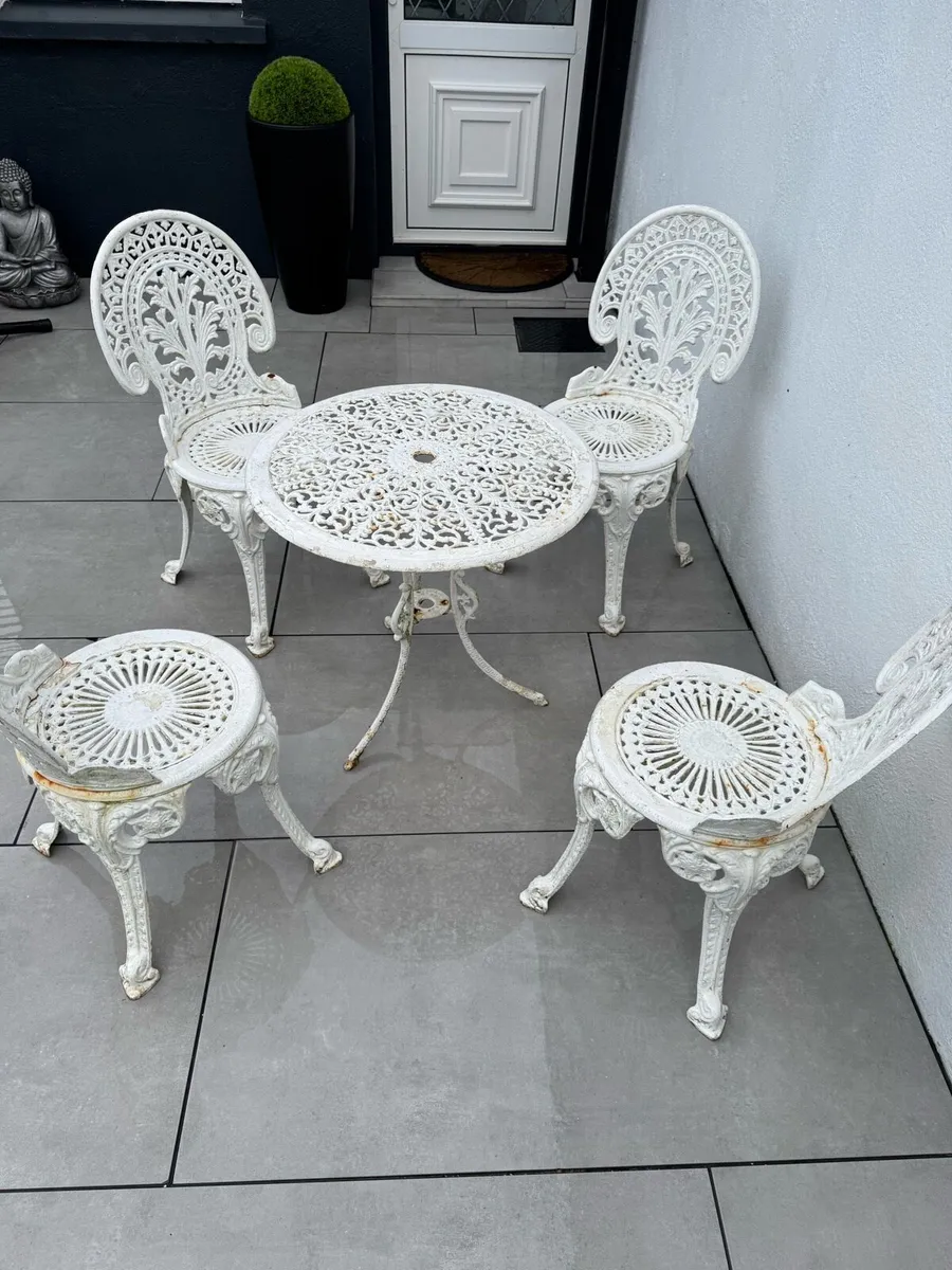 Cast Iron garden furniture - Image 1