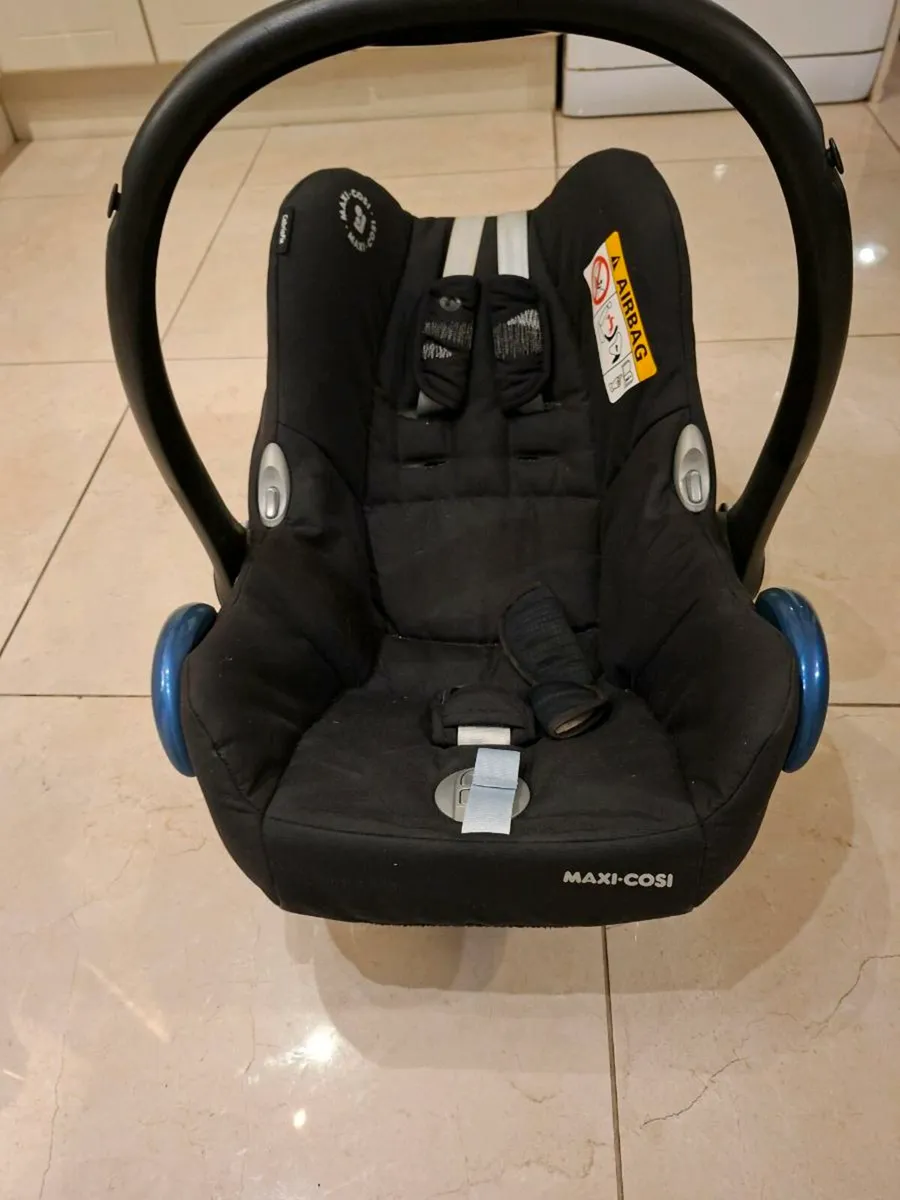 Maxi Cosi Car Seat (FREE) - Image 1