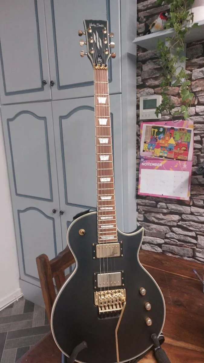 Electric guitar - Image 1