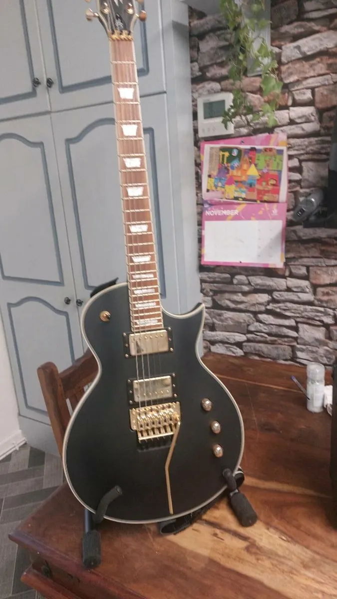 Electric guitar - Image 2