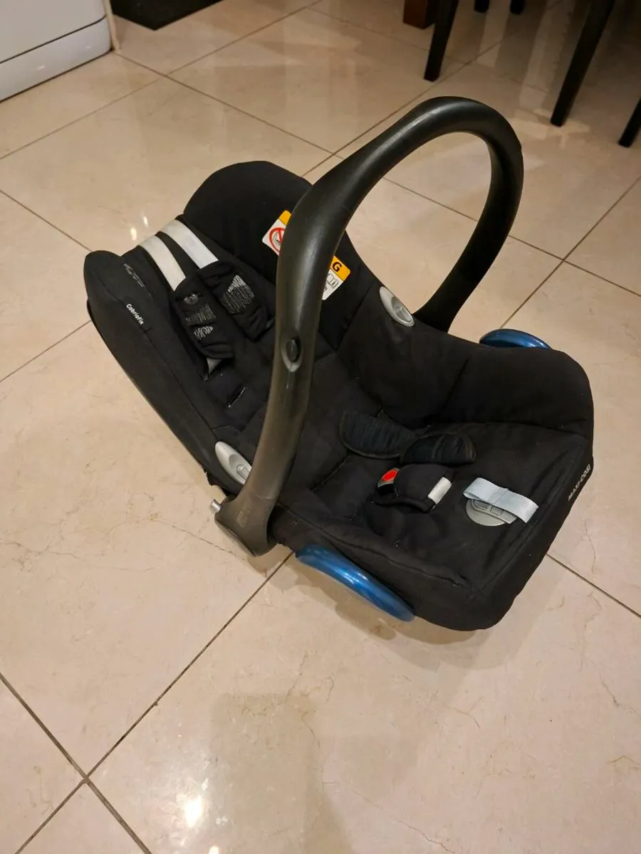 Maxi Cosi Car Seat (FREE) - Image 2