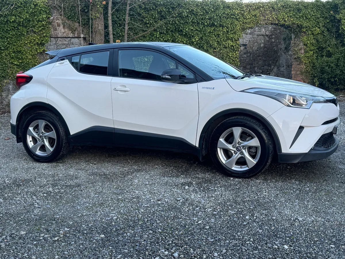 2018 Toyota C-HR 1.8 Hybrid - Image 4