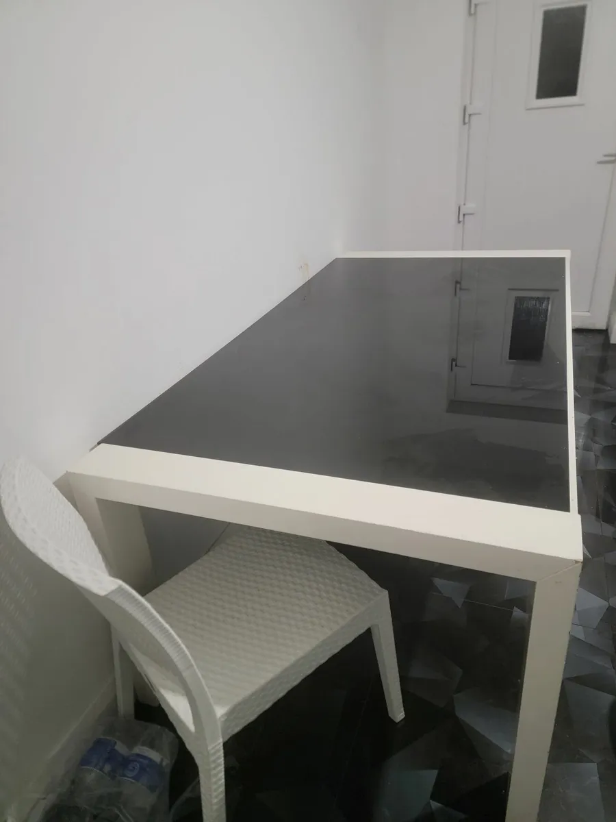 dining table - Image 4