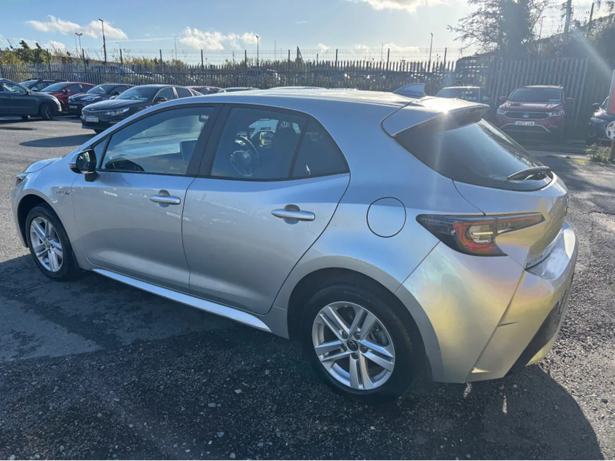 Toyota Corolla HYBRID LUNA H/B 4DR AUTO - Image 3