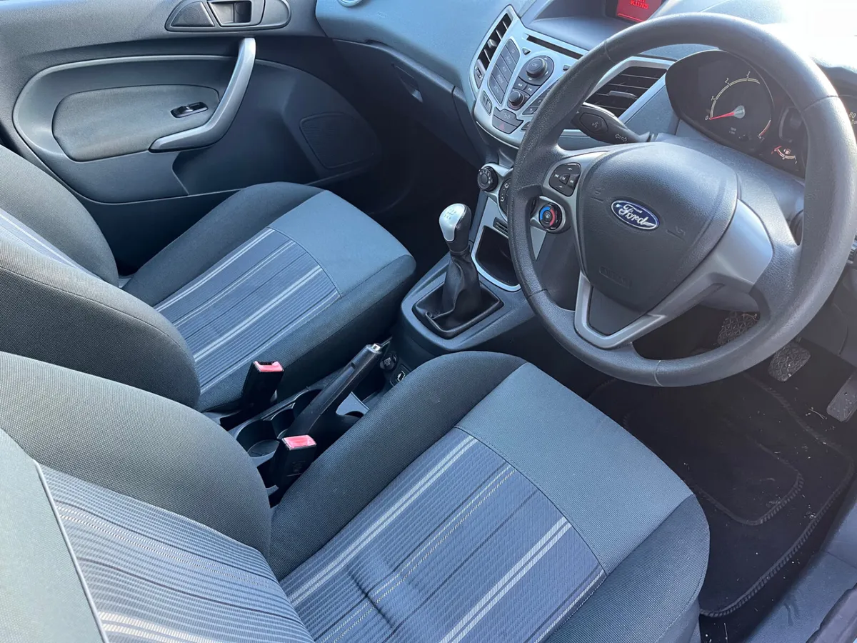 Ford Fiesta 1.25 LOW MILEAGE - Image 4