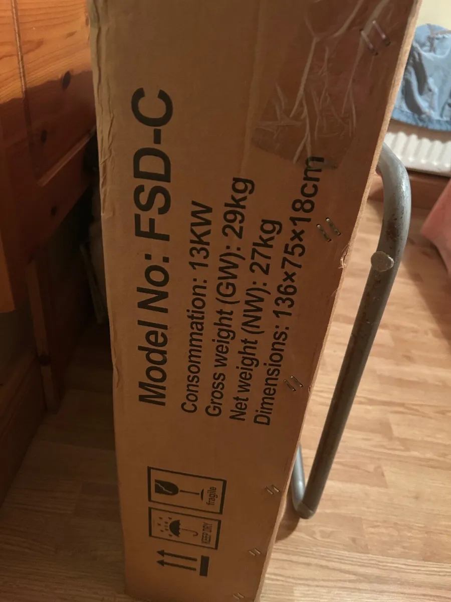 Glass tube pyramid patio heater - Image 2